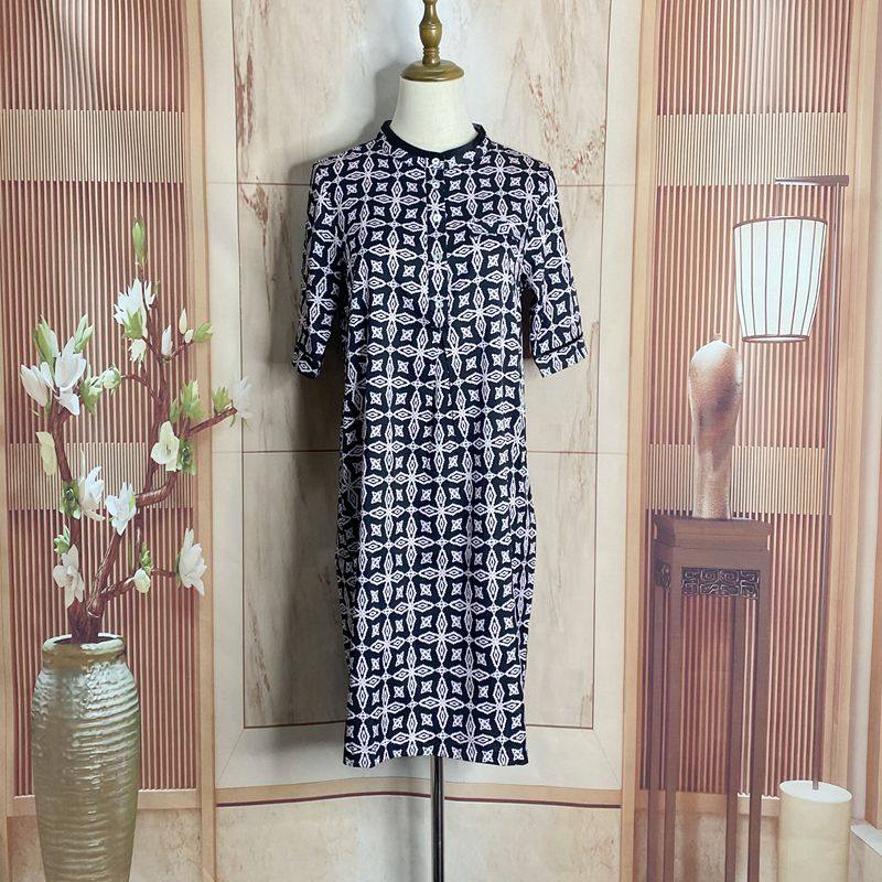 商场正品时尚轻奢杭州丝绸加厚真丝桑蚕丝简约遮肉五分袖连衣裙