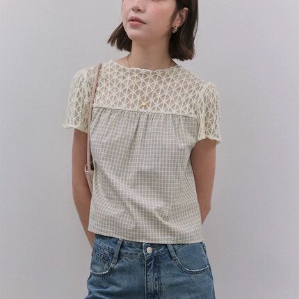 2026年夏季新款气质圆领钩花镂空蕾丝衬衫女别致漂亮小衫短袖上衣