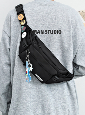 斜挎包男款潮牌胸包男士腰包小挎包运动潮流单肩包男生休闲小背包
