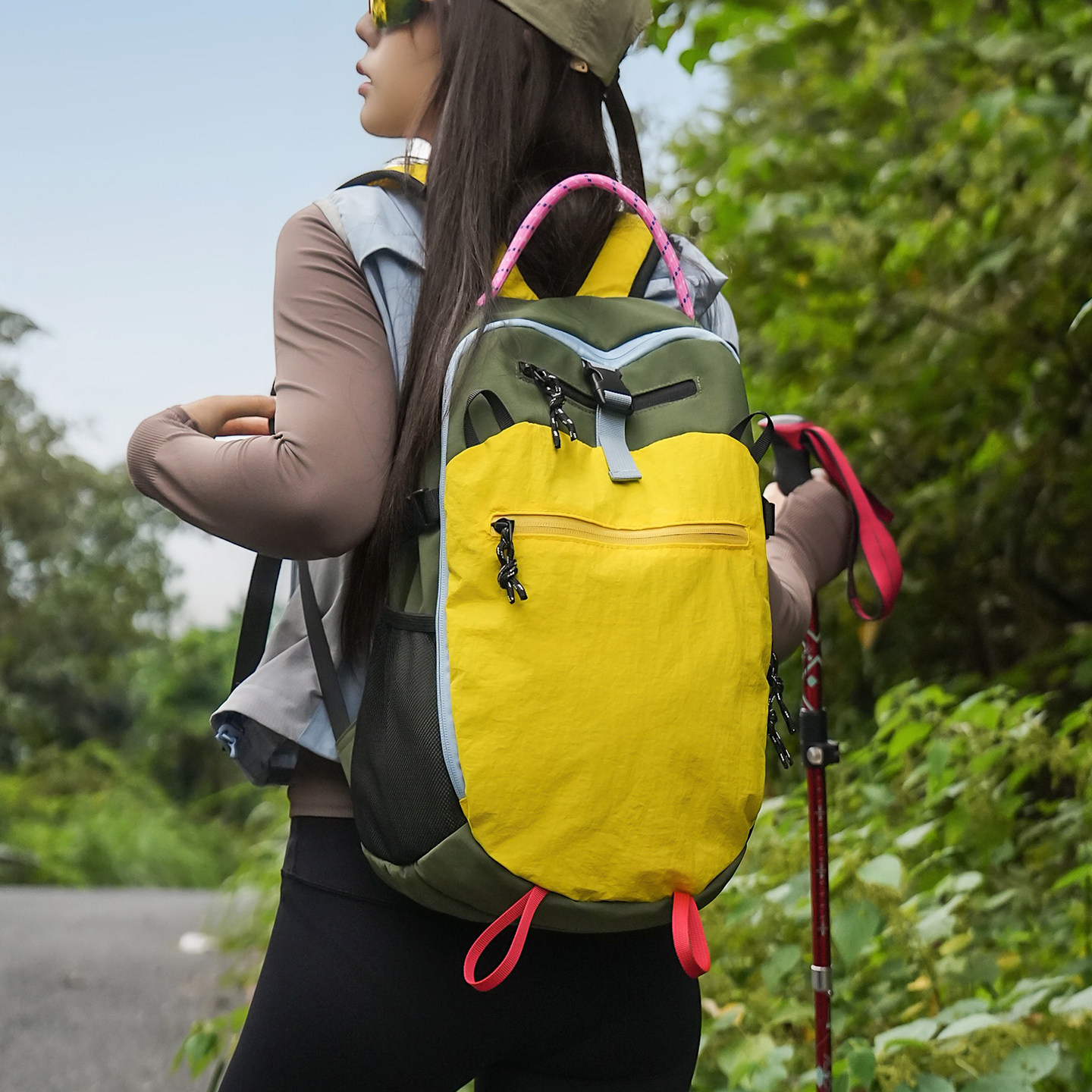 轻量化户外徒步登山包女旅行包双肩包轻便通勤背包男款运动骑行包