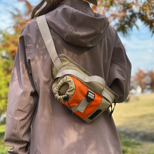 户外登山水杯包轻便小挎包男款通勤胸包运动骑行腰包女潮牌斜挎包