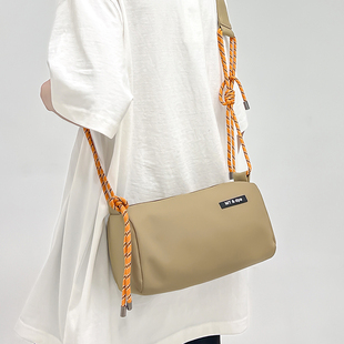 小众高级感斜挎包男生休闲潮牌单肩包邮差包男款背包运动小挎包女