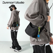 斜挎包男ins潮小包日系休闲单肩包男士 包包潮牌男生挎包学生背包