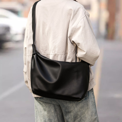 简约软皮斜挎包纯色单肩包