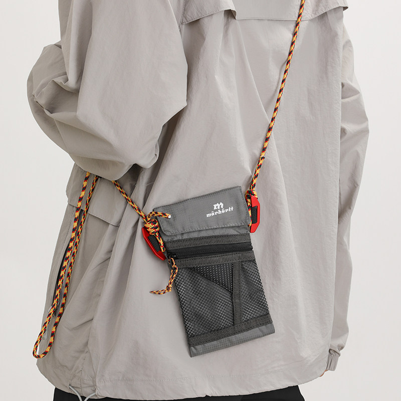 机能潮牌斜挎包轻量化户外运动小背包通勤手机包外出便携单肩包男