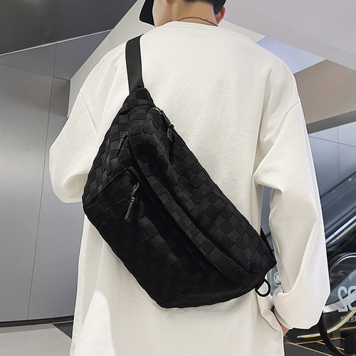胸包男潮牌斜挎包日系小众背包