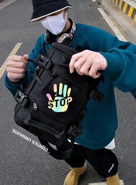 男生斜挎包潮牌日系大容量胸包男款机能工装单肩包小众男士小背包