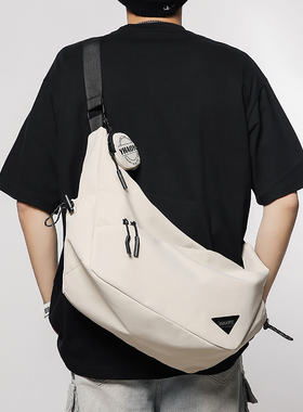 斜挎包男生潮牌休闲通勤单肩包女2025新款机能骑行邮差包男士背包