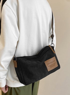 男士帆布包日系潮牌ins斜挎包男款休闲邮差包新款潮流背包单肩包