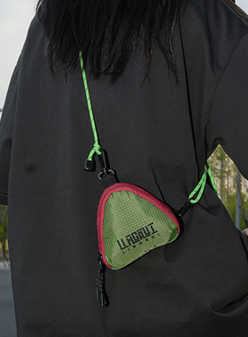 迷你小挎包男款潮流男士包包斜挎小包零钱包耳机包潮牌背包小挂包