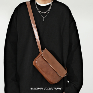 男生斜挎包小众设计感日系男士包包小背包单肩包小挎包男包邮差包