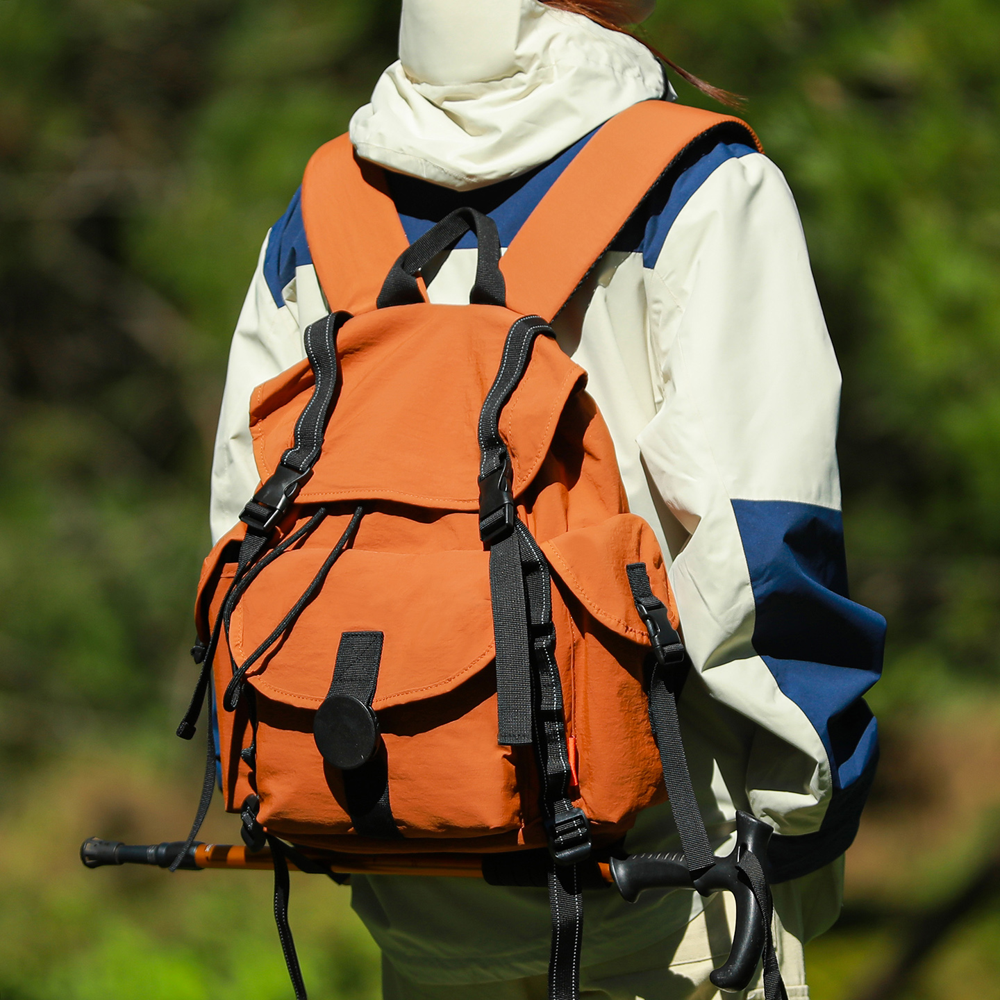 户外徒步登山包轻量化双肩包