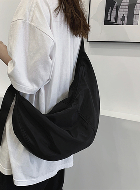 工装包日系斜挎包男生夏季女饺子包机能单肩包背包男士包包邮差包