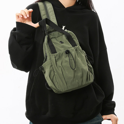 双肩包小众轻量化斜挎包