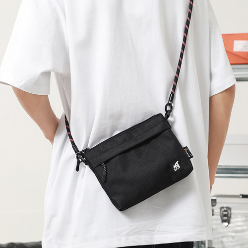 潮牌小挎包设计感通勤手机包