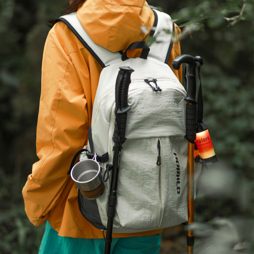 户外运动登山包轻便通勤双肩包