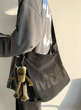 帆布包男斜挎包大容量日系男生斜跨背包女休闲邮差学生男士单肩包