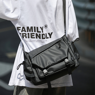 潮牌斜挎包运动骑行背包男款 邮差包女轻便旅行通勤单肩包 机能工装