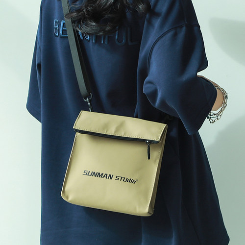 日系单肩小挎包男士简约斜挎包