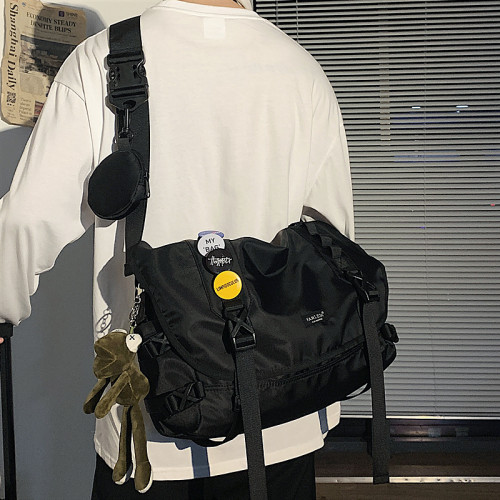 男士潮牌斜挎包ins休闲百搭工装