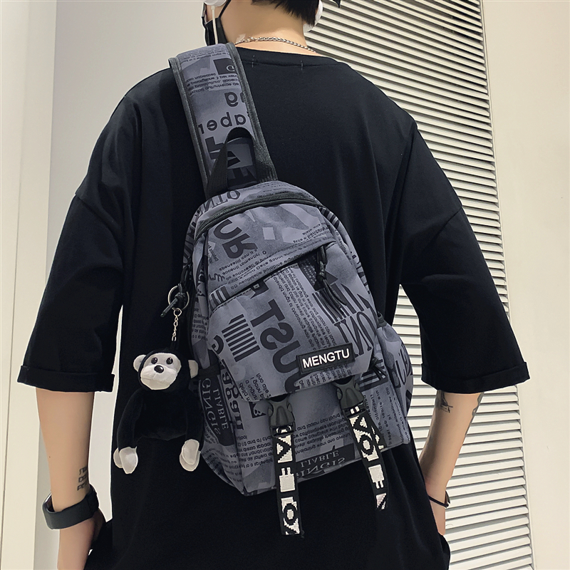 ins潮牌休闲风百搭运动斜挎包