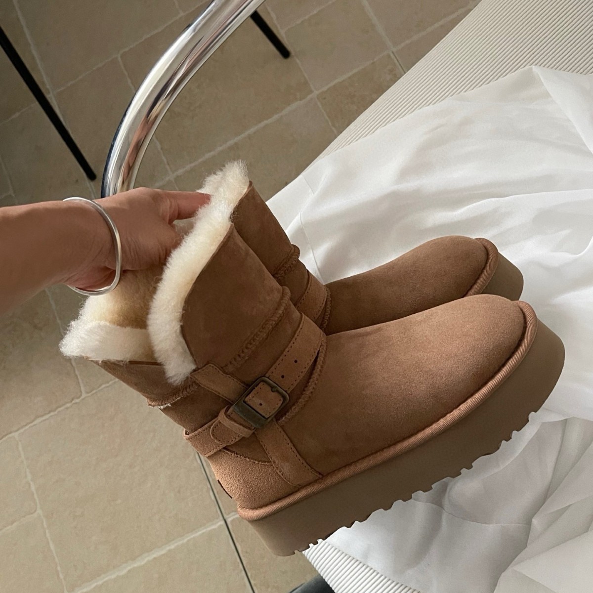 河南桑坡新款女冬季厚底低筒骑士靴皮带扣酷飒羊皮毛一体雪地靴