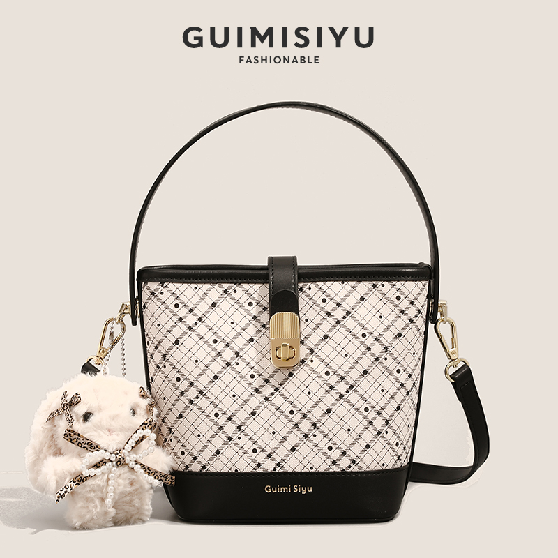 通勤单肩斜挎包百搭手提包