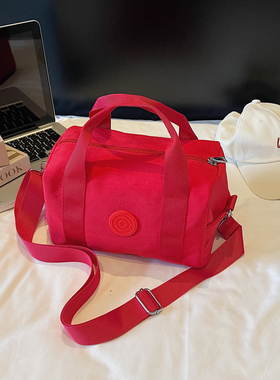 2025新款红色吐司包斜挎休闲运动包包女日常通勤大容量健身旅行包