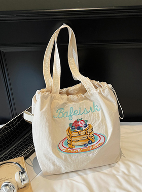 小众设计草莓蛋糕刺绣环保购物袋女轻便尼龙布大容量包单肩托特包