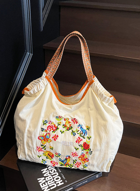 2025新款潮日系重工刺绣小黄鸭环保购物袋大容量轻便手提通勤布袋