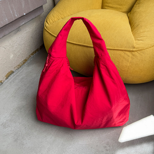 韩系慵懒风红色包包女大容量带拉链轻便尼龙帆布包时尚通勤旅行包