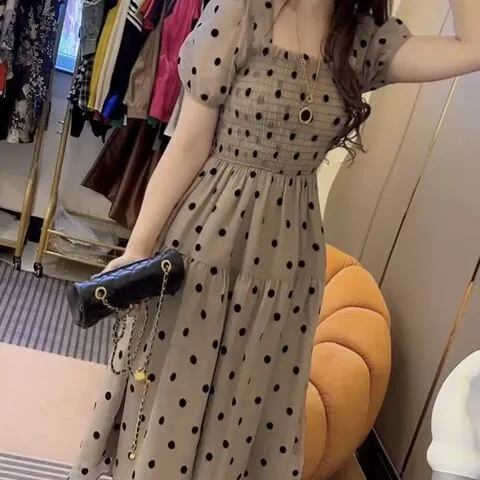 连衣裙女气质波点新款绝美夏季收腰薄款显瘦设计感裙子2024小个子