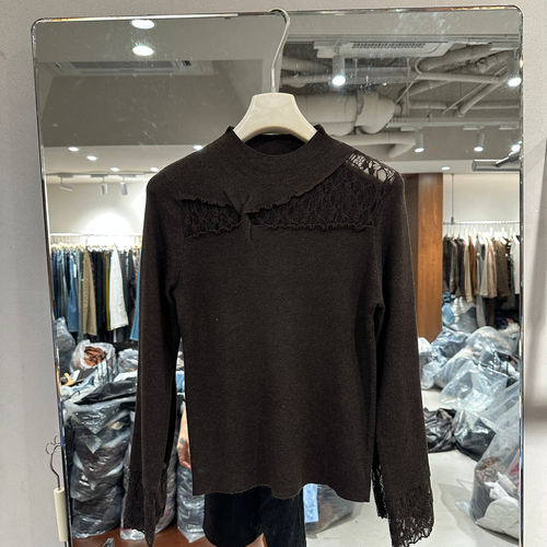黑色拼接半高领显瘦针织打底衫