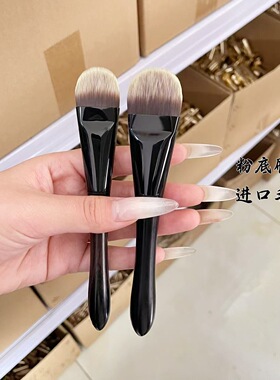 韩国丝进口毛圆头粉底刷舌形加厚轻薄不吃粉不卡粉粉底液刷沧州刷