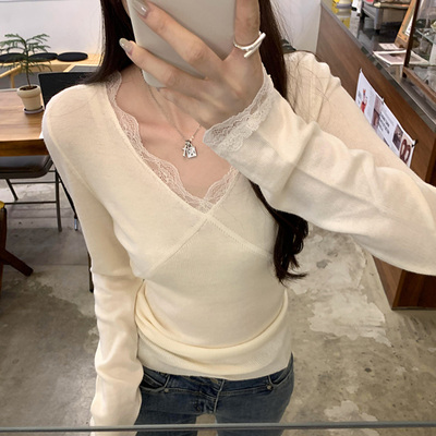 蕾丝v领修身针织打底衫女秋冬季设计感修身收腰纯欲毛衣内搭上衣