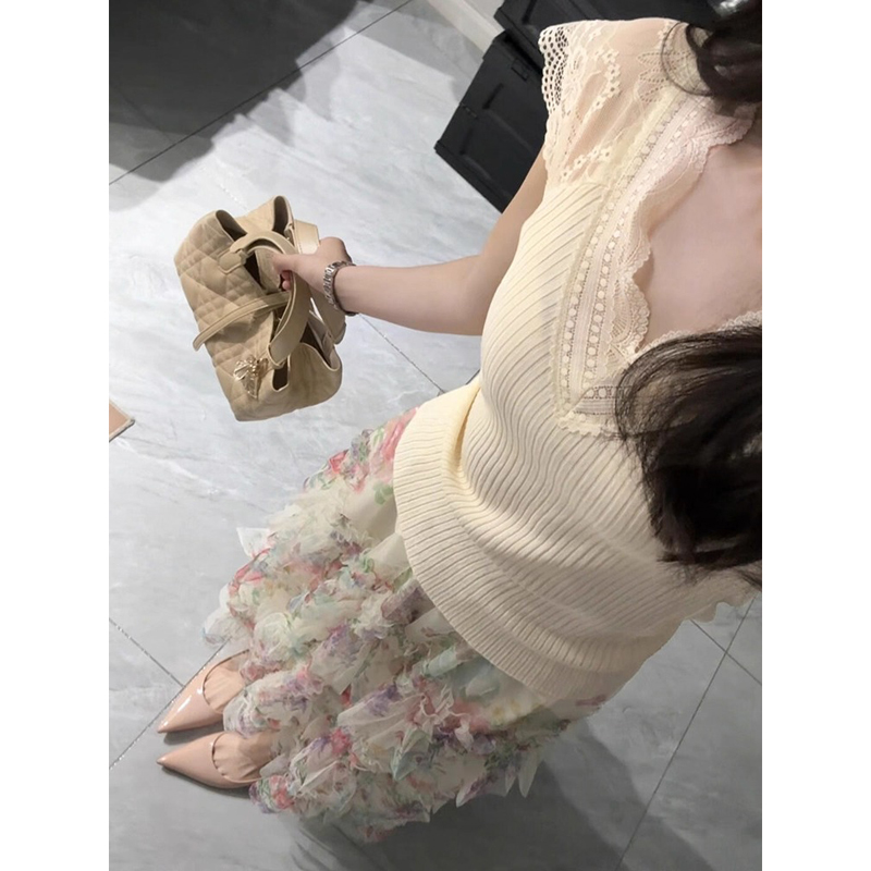 v领正肩t恤女短袖夏2025新款设计感小众修身显瘦辣妹蕾丝花边上衣