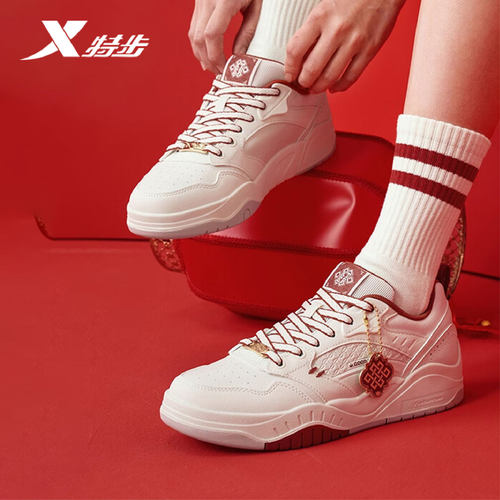 特步女鞋板鞋休闲鞋低帮板鞋