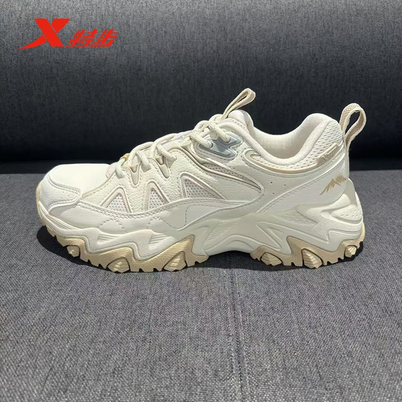 特步户外鞋猫爪秋冬休闲鞋