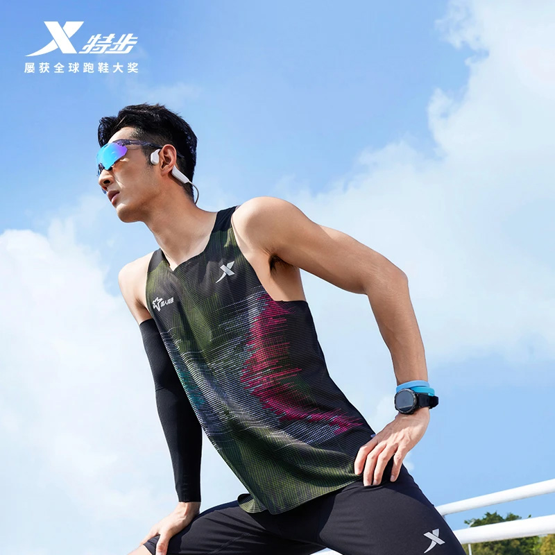 特步国人竞速跑步背心