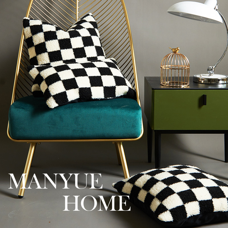 蔓越家 棋盘格羊羔绒抱枕靠垫高级格子沙发靠枕腰枕长条枕抱枕