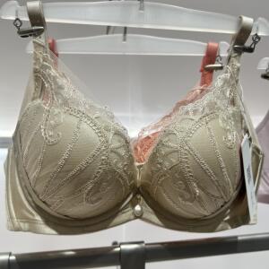 爱慕美体25春夏罗马假日AD110531 收副乳调整型丰满效果文胸