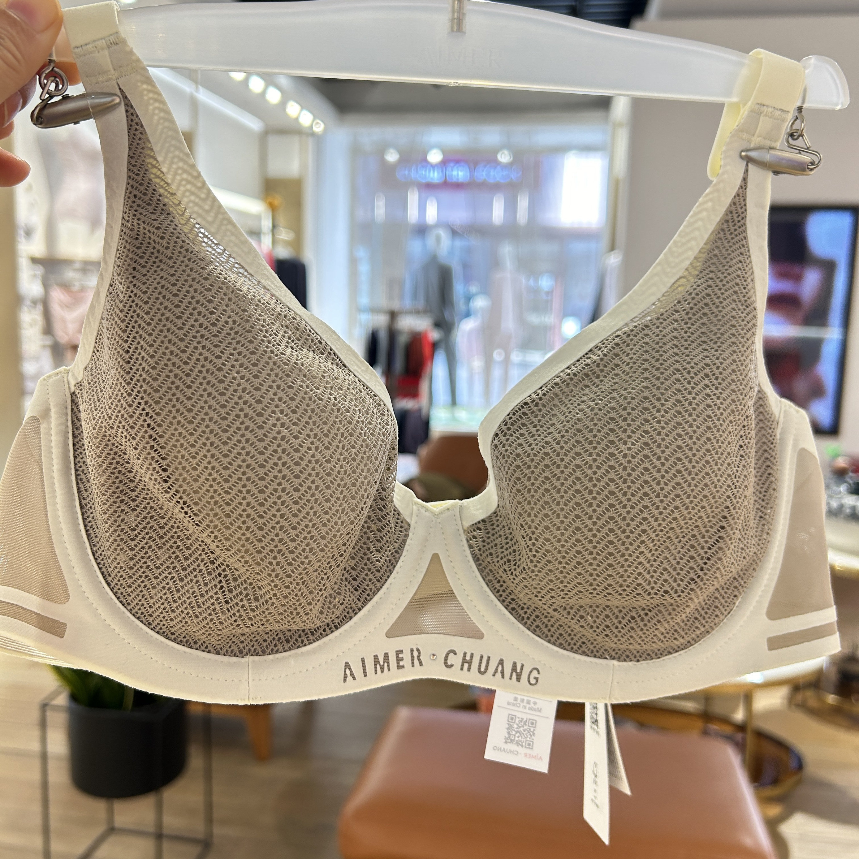 专柜直发爱慕.CHUANG 24明动大罩杯薄杯洞洞杯文胸CA111361女699