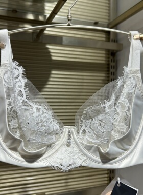 AM13A051爱慕内衣24秋冬红品超薄杯大胸显小简约蕾丝3/4性感文胸
