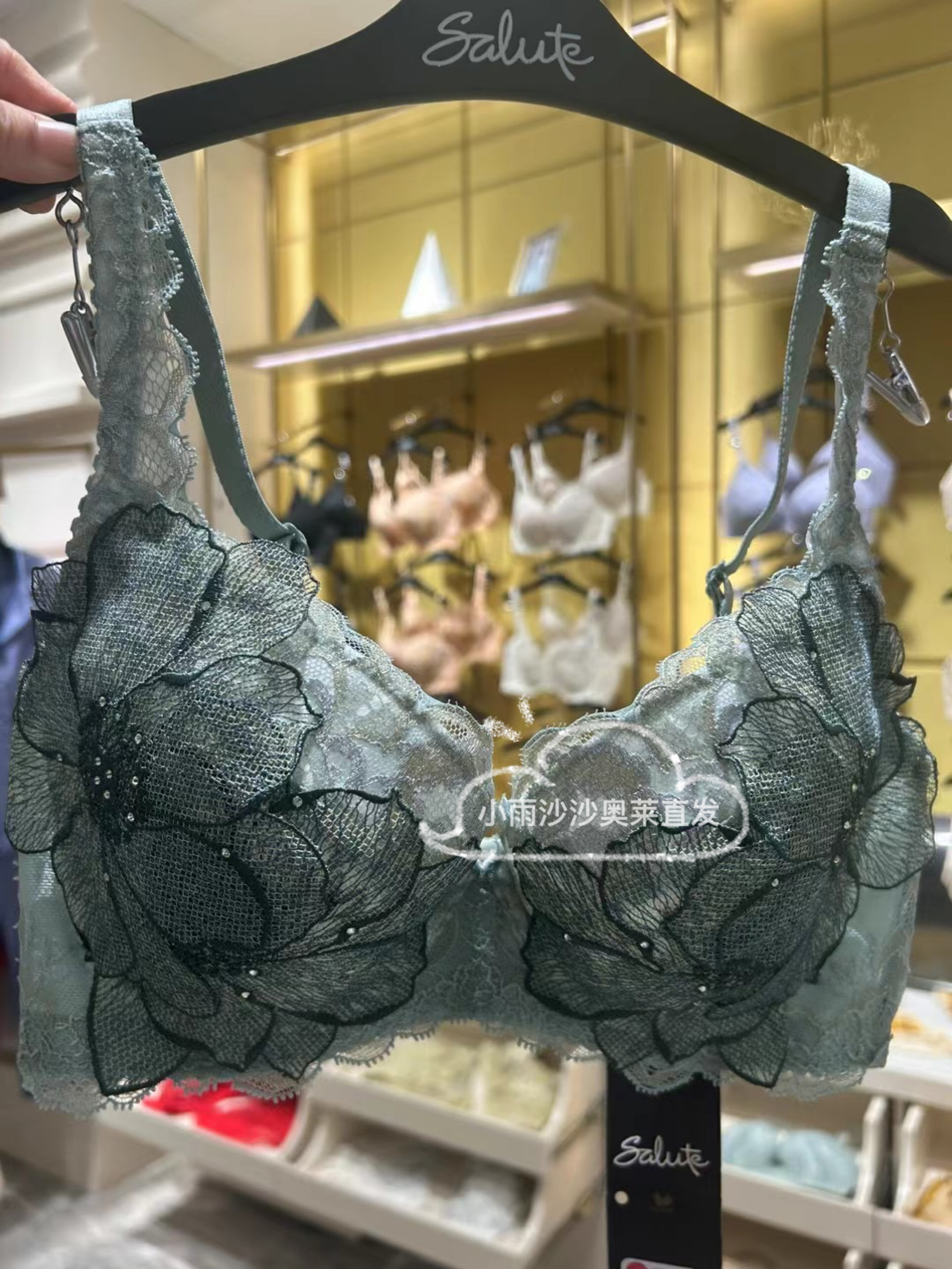 salute薄杯聚拢收副乳性感文胸