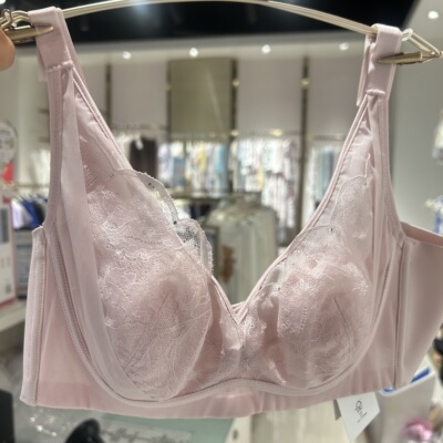 AM13B481爱慕25春夏氧气蕾丝防凸点薄衬垫花瓣文胸大胸显小