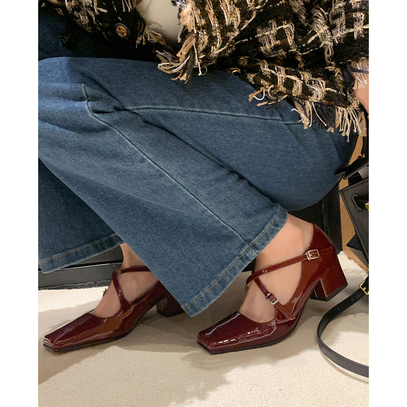 cordini 百看不厌～法式复古方头中跟单鞋女漆皮交叉带玛丽珍鞋春