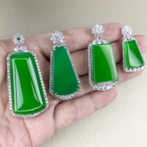 冰绿玉髓平安无事牌吊坠玛瑙项链