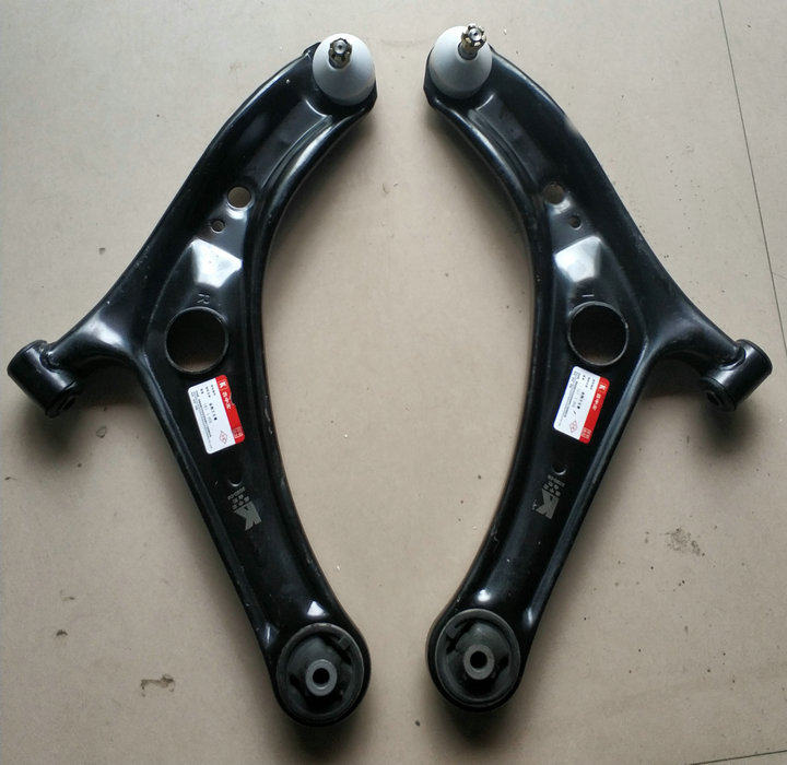 适用吉利金刚一代二代下支臂 英伦金鹰SC6下摆臂三角臂下悬挂总成