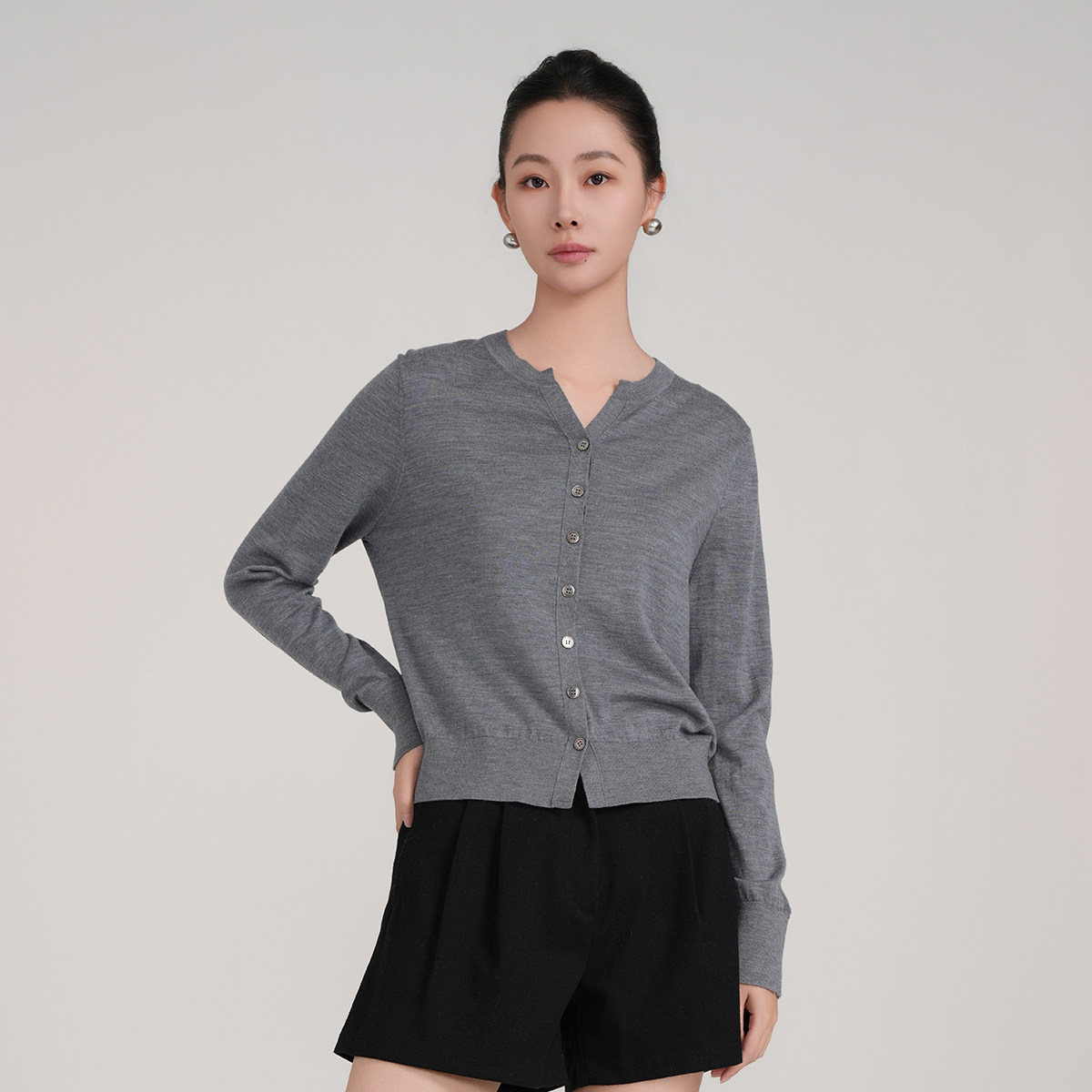 斯尔丽高级感灰色针织开衫女V领纽扣修身小外套时尚毛衣
