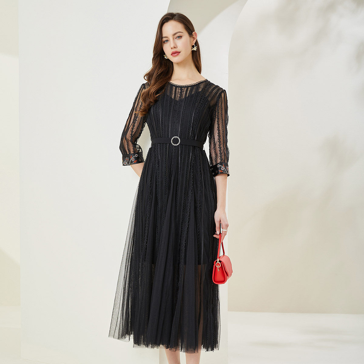 斯尔丽瑟俪20232春优雅气质修身版时尚A摆长礼服连衣裙小黑裙